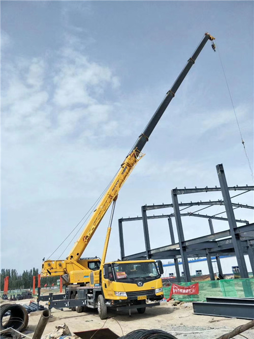 峰峰矿区超高层建筑钢结构吊装案例